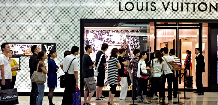 Louis Vuitton sigue los pasos de Burberry y Gucci y abre su propia plataforma de ecommerce en China